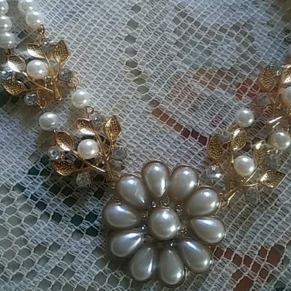 Flower & pearls necklace - Picture 4 of 7